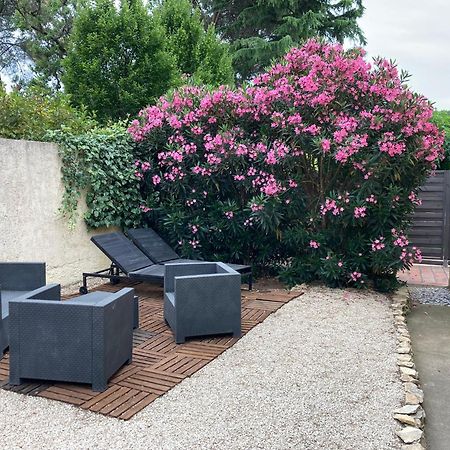 Au cœur de la Pinède de 1 à 4 personnes Vila Langlade Exterior foto