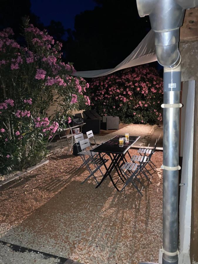 Au cœur de la Pinède de 1 à 4 personnes Vila Langlade Exterior foto