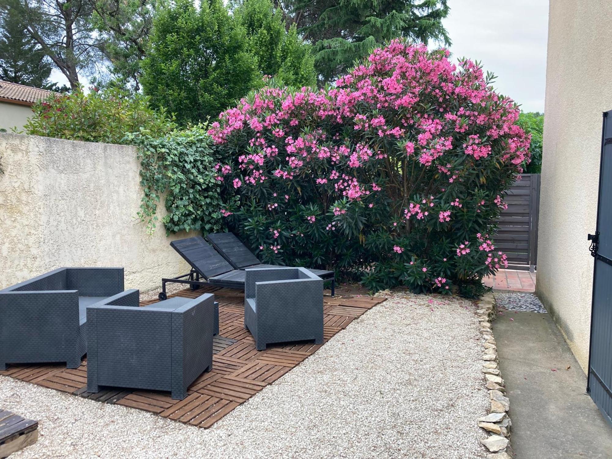 Au cœur de la Pinède de 1 à 4 personnes Vila Langlade Exterior foto