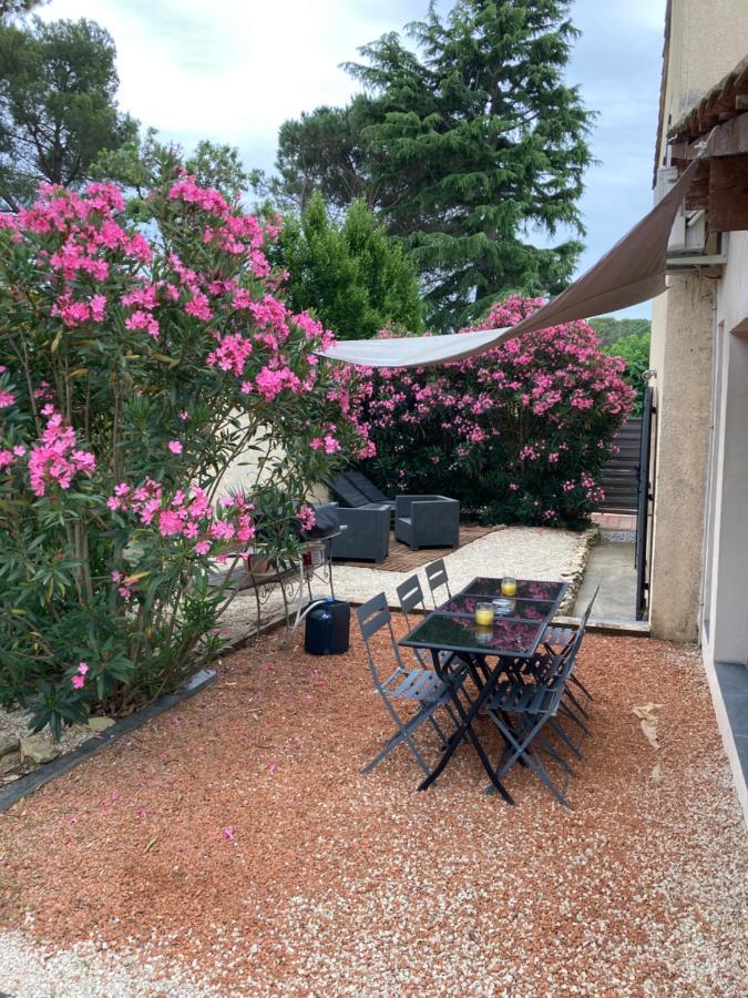 Au cœur de la Pinède de 1 à 4 personnes Vila Langlade Exterior foto