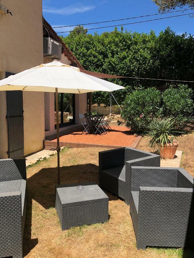 Au cœur de la Pinède de 1 à 4 personnes Vila Langlade Exterior foto